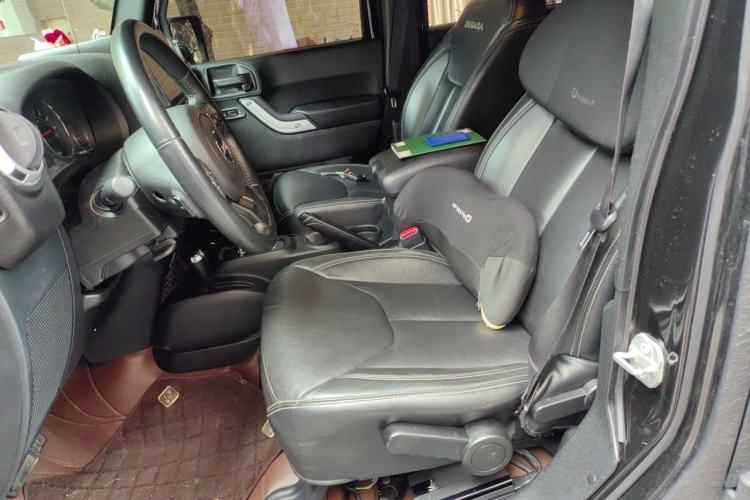 Used Jeep Wrangler 2017 3.0L Sahara Four-Door Comfort Edition Left Front Seat