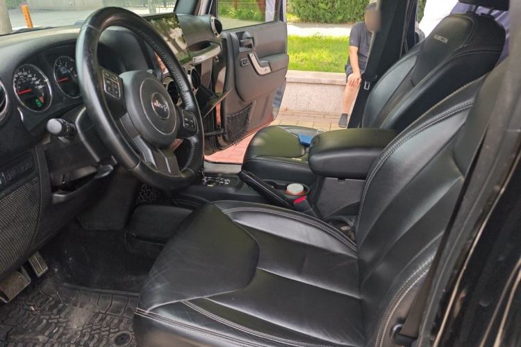 Used Jeep Wrangler 2017 3.6L Rubicon Four-Door Comfort Edition Left Front Seat