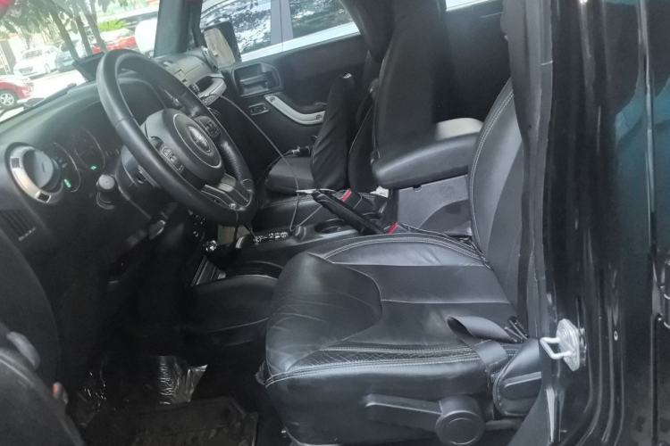 Used Jeep Wrangler 2017 3.0L Sahara Four-Door Comfort Edition Left Front Seat