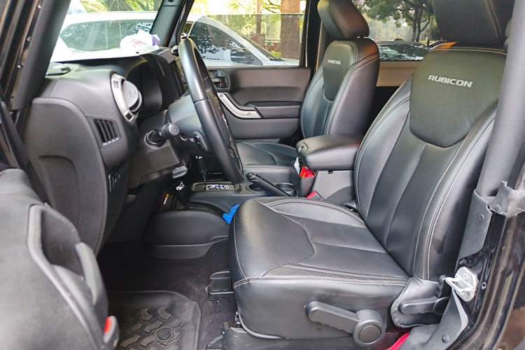 Used Jeep Wrangler 2017 3.6L Rubicon Two-Door Comfort Edition Left Front Seat
