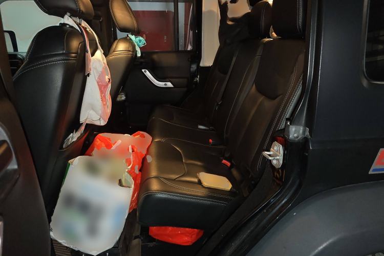 Used Jeep Wrangler 2017 3.6L Rubicon Four-Door Comfort Edition Left Rear Seat