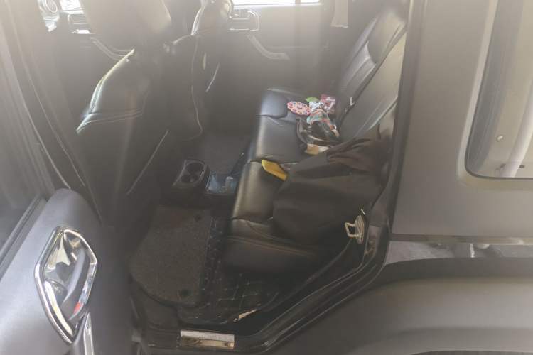 Used Jeep Wrangler 2017 3.6L Rubicon Four-Door Comfort Edition Left Rear Seat