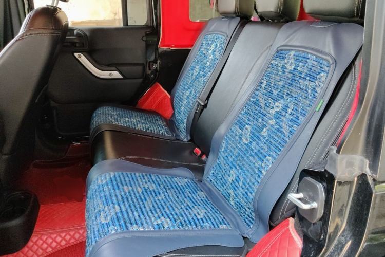 Used Jeep Wrangler 2017 3.0L Sahara Four-Door Comfort Edition Left Rear Seat