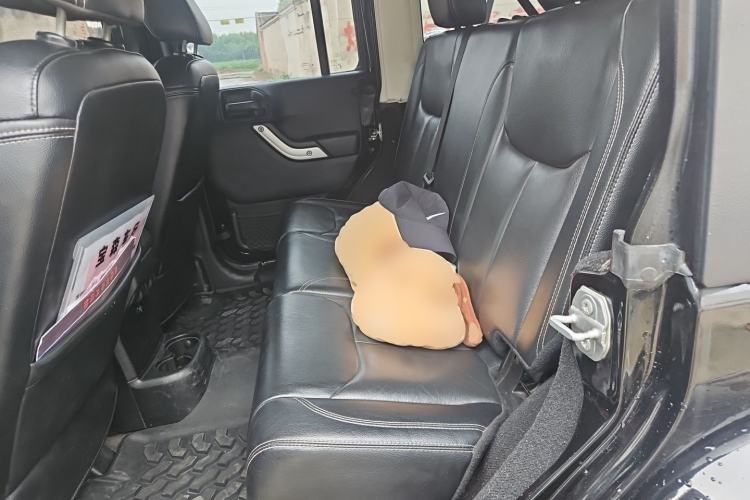 Used Jeep Wrangler 2017 3.0L Sahara Four-Door Comfort Edition Left Rear Seat