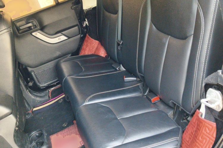 Used Jeep Wrangler 2017 3.6L Rubicon Four-Door Comfort Edition Left Rear Seat