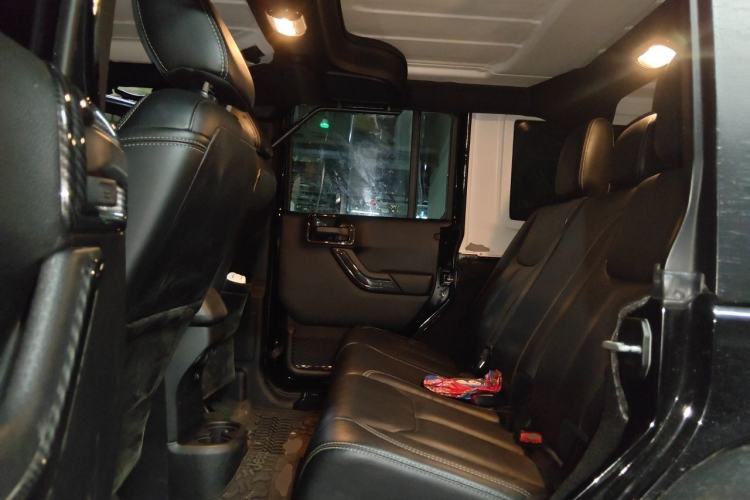 Used Jeep Wrangler 2017 3.6L Rubicon Four-Door Comfort Edition Left Rear Seat