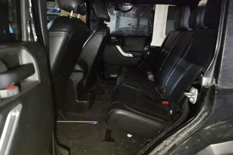 Used Jeep Wrangler 2017 3.0L Sahara Four-Door Comfort Edition Left Rear Seat