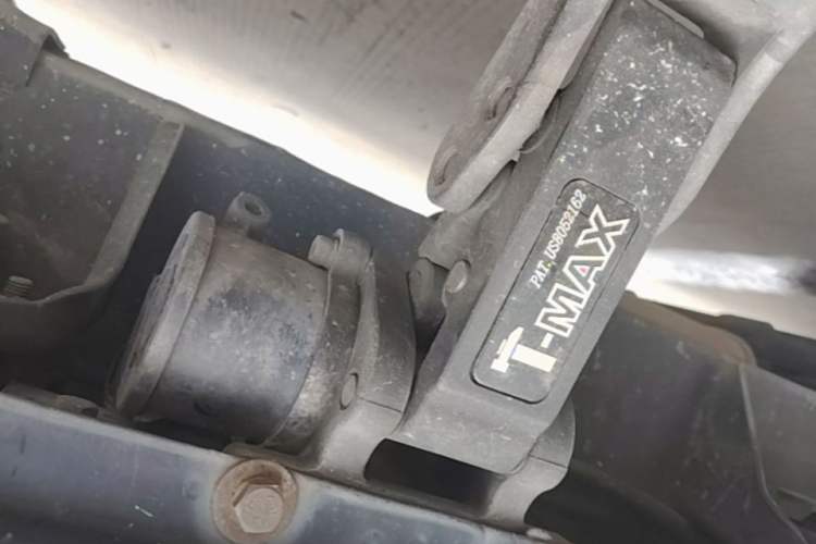 Used Jeep Wrangler 2017 3.0L Sahara Four-Door Comfort Edition Left Side Sill