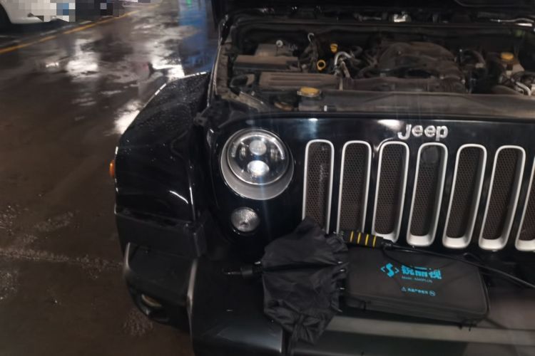 Used Jeep Wrangler 2017 3.0L Sahara Four-Door Comfort Edition Right Front Headlight