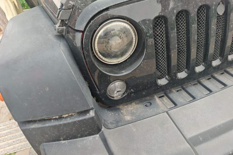 Used Jeep Wrangler 2017 3.6L Rubicon Four-Door Comfort Edition Right Front Headlight