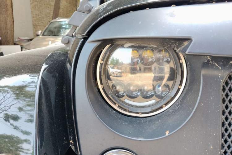Used Jeep Wrangler 2017 3.0L Sahara Four-Door Comfort Edition Right Front Headlight