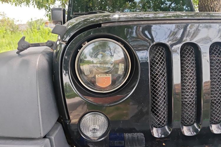 Used Jeep Wrangler 2017 3.6L Rubicon Four-Door Comfort Edition Right Front Headlight