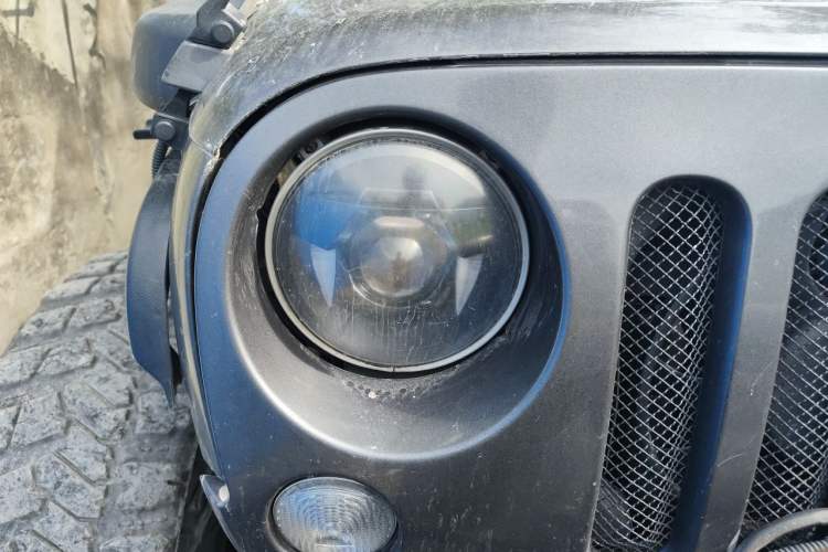 Used Jeep Wrangler 2017 3.6L Rubicon Four-Door Comfort Edition Right Front Headlight