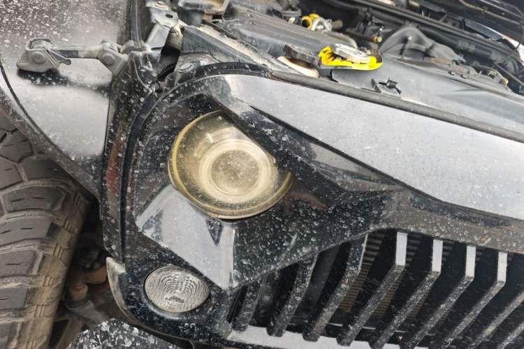 Used Jeep Wrangler 2017 3.6L Rubicon Four-Door Comfort Edition Right Front Headlight
