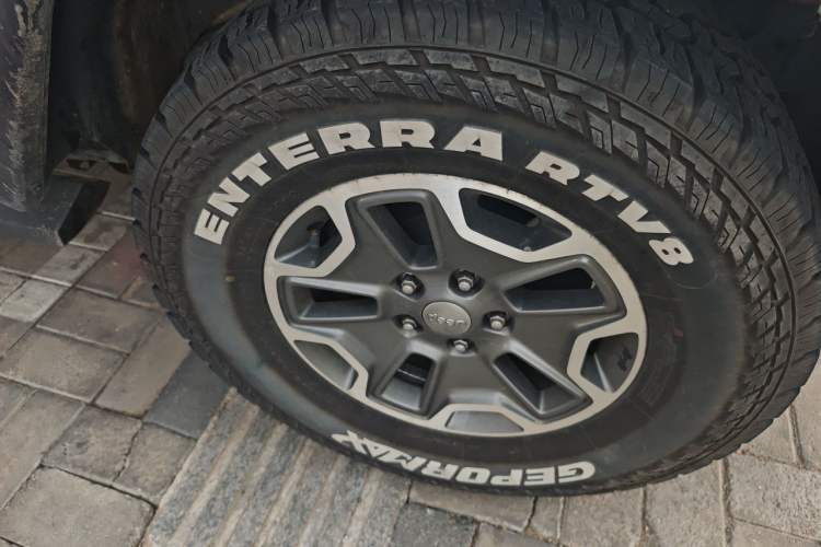 Used Jeep Wrangler 2017 3.6L Rubicon Four-Door Comfort Edition Right Front Wheel Hub