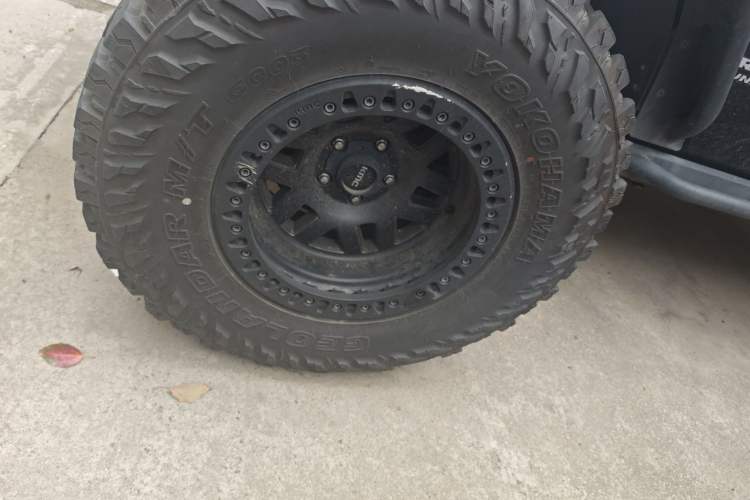 Used Jeep Wrangler 2017 3.0L Sahara Four-Door Comfort Edition Right Front Wheel Hub