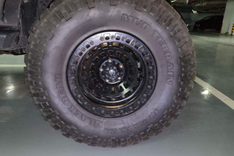 Used Jeep Wrangler 2017 3.0L Sahara Four-Door Comfort Edition Right Front Wheel Hub