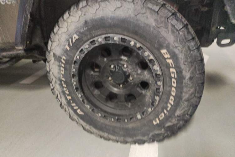 Used Jeep Wrangler 2017 3.6L Rubicon Four-Door Comfort Edition Right Front Wheel Hub