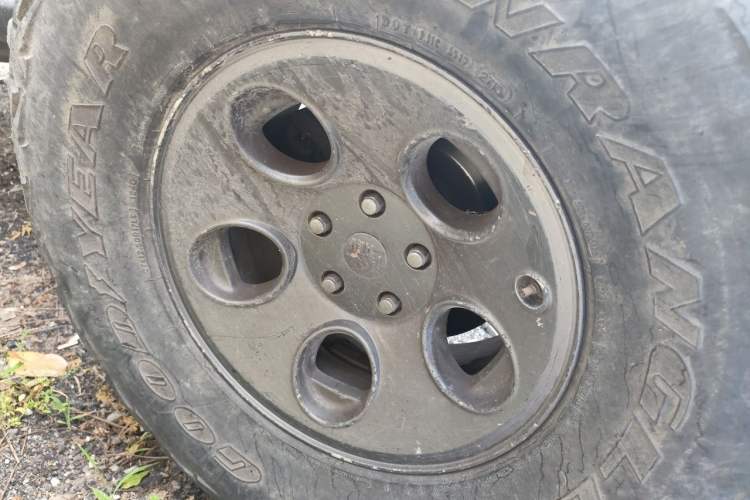 Used Jeep Wrangler 2017 3.6L Rubicon Four-Door Comfort Edition Right Front Wheel Hub