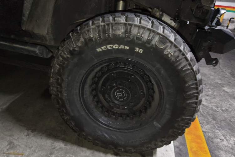 Used Jeep Wrangler 2017 3.0L Sahara Four-Door Comfort Edition Right Front Wheel Hub
