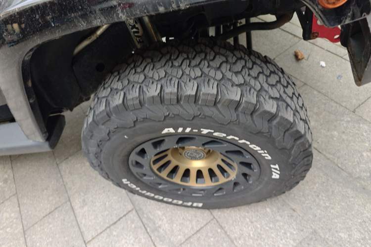 Used Jeep Wrangler 2017 3.0L Sahara Four-Door Comfort Edition Right Front Wheel Hub