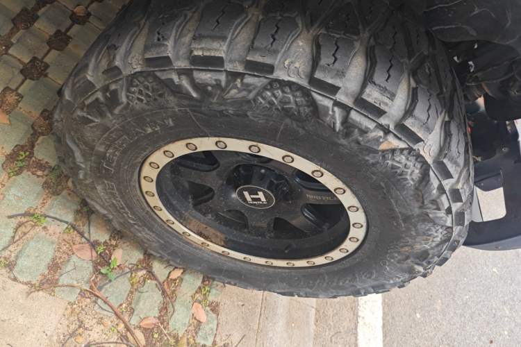 Used Jeep Wrangler 2017 3.6L Rubicon Four-Door Comfort Edition Right Front Wheel Hub