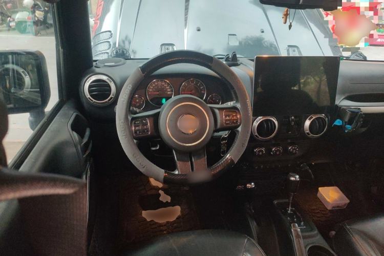 Used Jeep Wrangler 2017 3.0L Sahara Four-Door Comfort Edition Steering Wheel