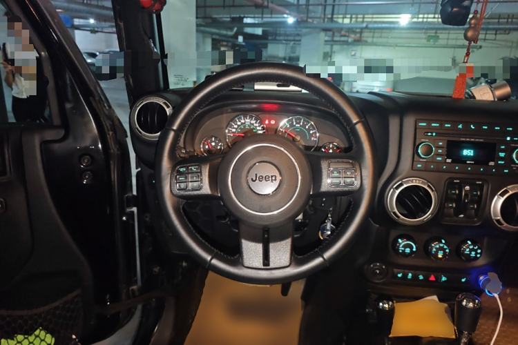 Used Jeep Wrangler 2017 3.6L Rubicon Four-Door Comfort Edition Steering Wheel