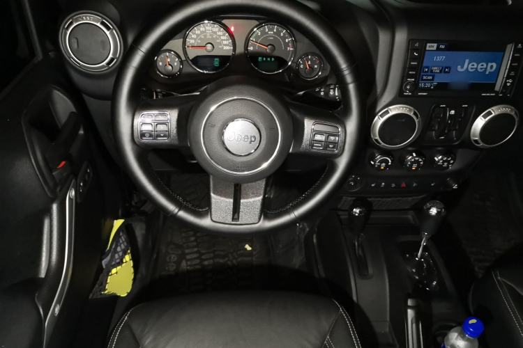 Used Jeep Wrangler 2017 3.0L Sahara Four-Door Comfort Edition Steering Wheel