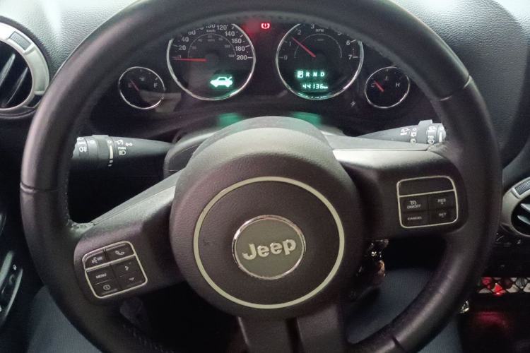 Used Jeep Wrangler 2017 3.0L Sahara Four-Door Comfort Edition Steering Wheel
