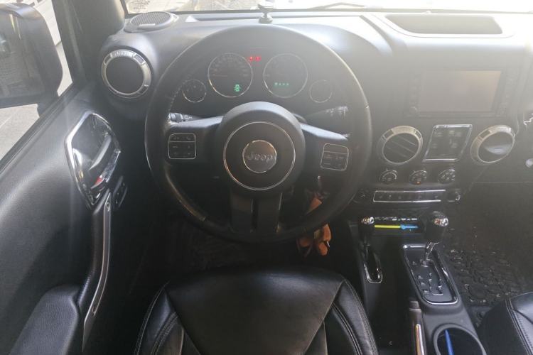 Used Jeep Wrangler 2017 3.6L Rubicon Four-Door Comfort Edition Steering Wheel