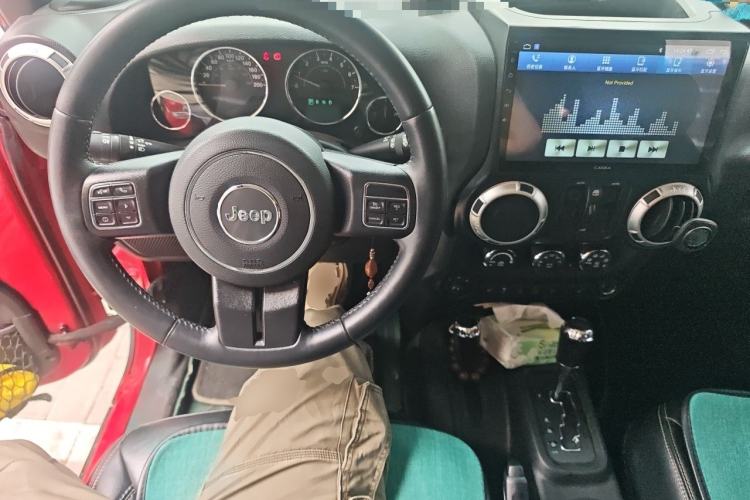 Used Jeep Wrangler 2017 3.6L Rubicon Four-Door Comfort Edition Steering Wheel