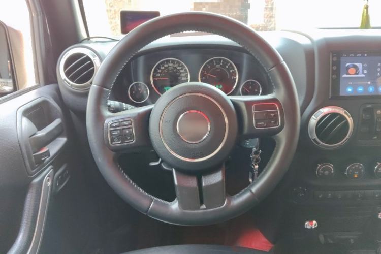 Used Jeep Wrangler 2017 3.0L Sahara Four-Door Comfort Edition Steering Wheel