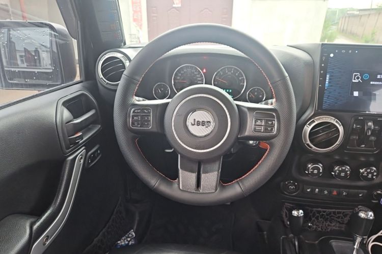 Used Jeep Wrangler 2017 3.0L Sahara Four-Door Comfort Edition Steering Wheel