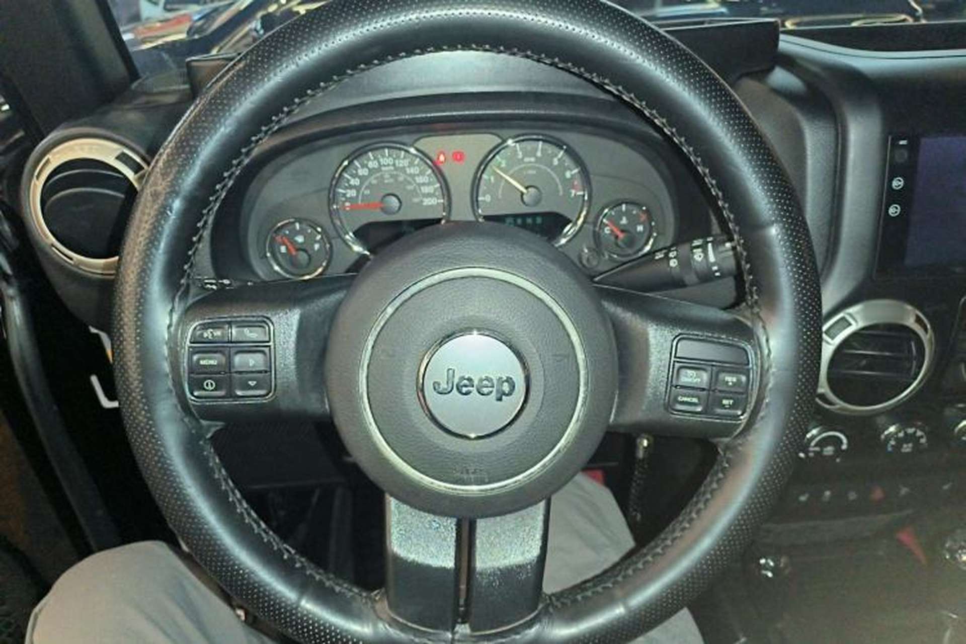 Used Jeep Wrangler 2017 3.0L Sahara Four-Door Comfort Edition Steering Wheel
