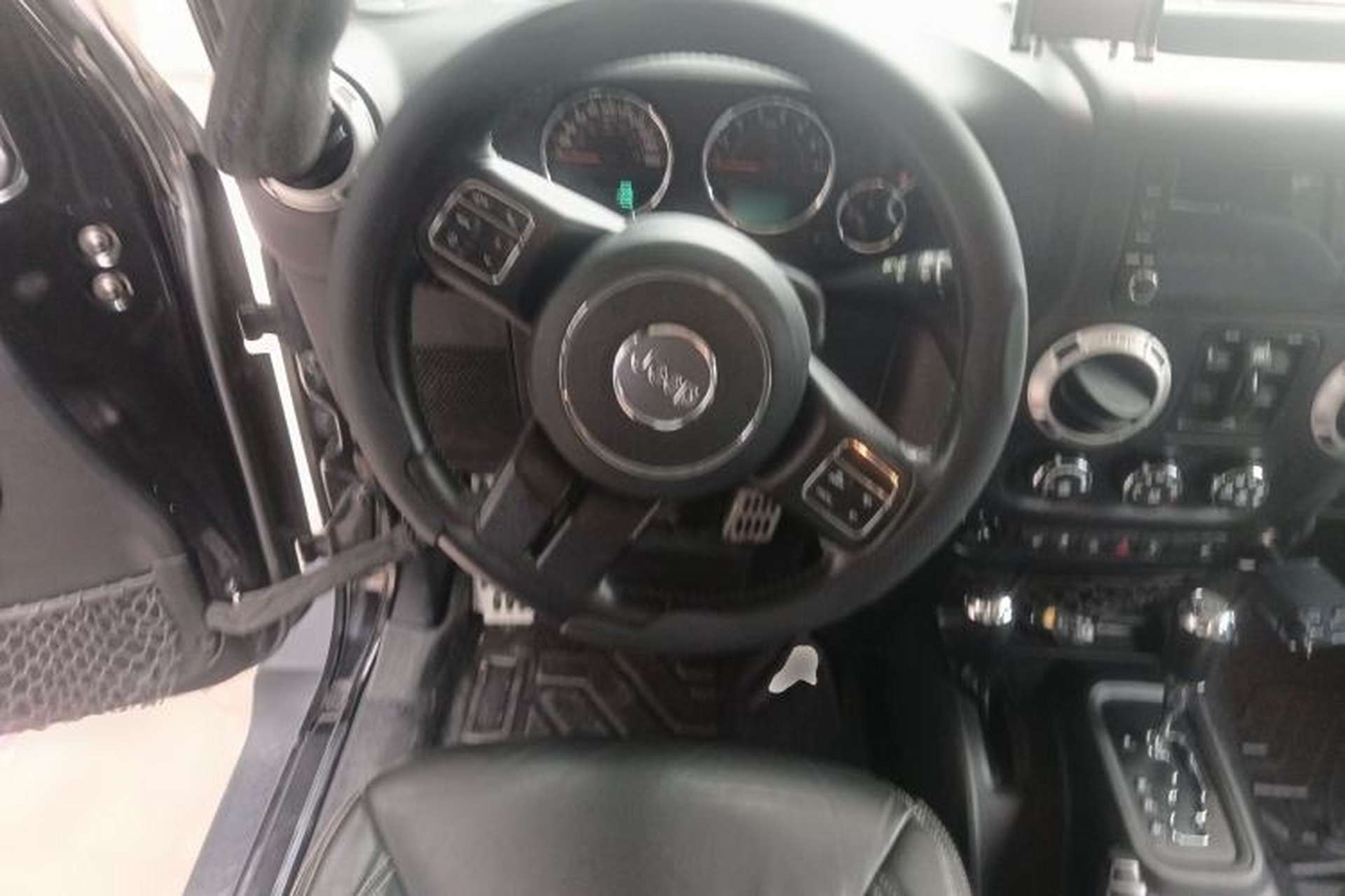 Used Jeep Wrangler 2017 3.0L Sahara Four-Door Comfort Edition Steering Wheel
