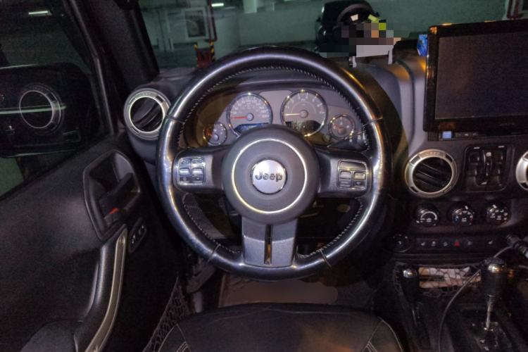 Used Jeep Wrangler 2017 3.0L Sahara Four-Door Comfort Edition Steering Wheel