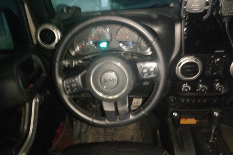 Used Jeep Wrangler 2017 3.6L Rubicon Four-Door Comfort Edition Steering Wheel