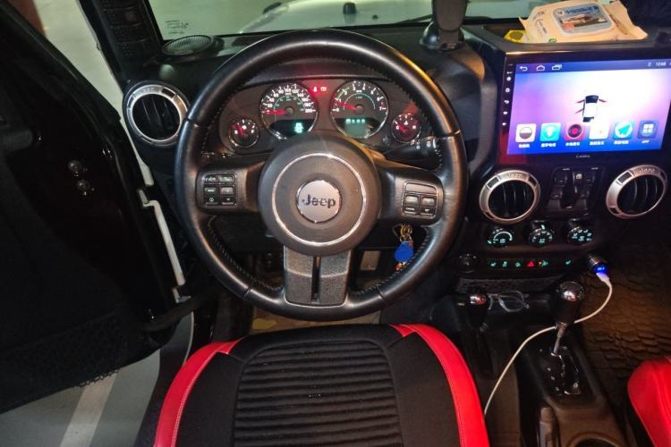 Used Jeep Wrangler 2017 3.0L Sahara Four-Door Comfort Edition Steering Wheel