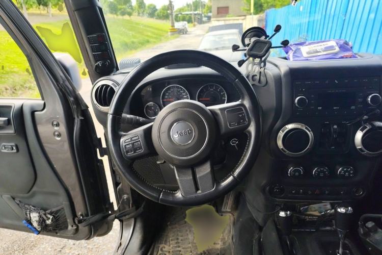Used Jeep Wrangler 2017 3.6L Rubicon Four-Door Comfort Edition Steering Wheel