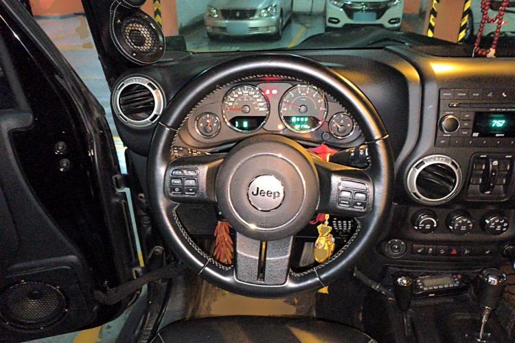 Used Jeep Wrangler 2017 3.0L Sahara Four-Door Comfort Edition Steering Wheel