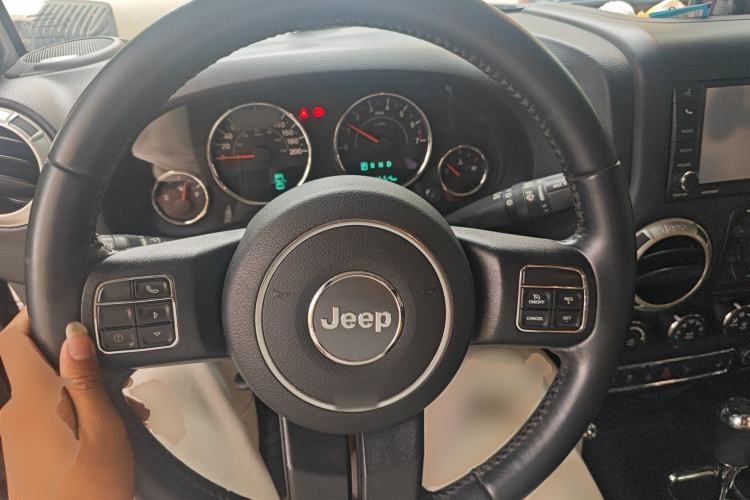 Used Jeep Wrangler 2017 3.6L Rubicon Four-Door Comfort Edition Steering Wheel