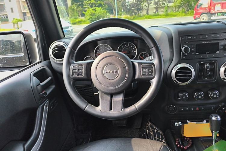 Used Jeep Wrangler 2017 3.0L Sahara Four-Door Comfort Edition Steering Wheel