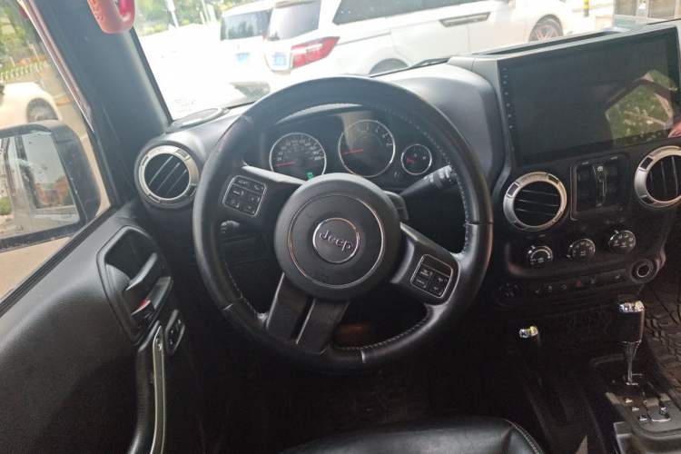 Used Jeep Wrangler 2017 3.6L Rubicon Four-Door Comfort Edition Steering Wheel