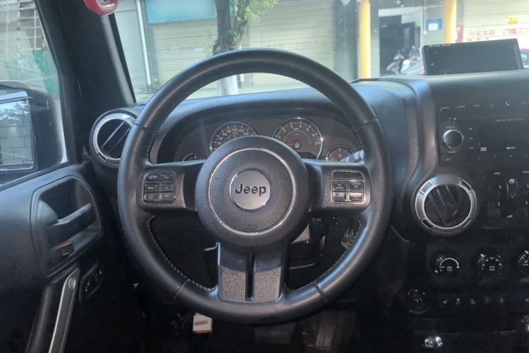 Used Jeep Wrangler 2017 3.0L Sahara Four-Door Comfort Edition Steering Wheel