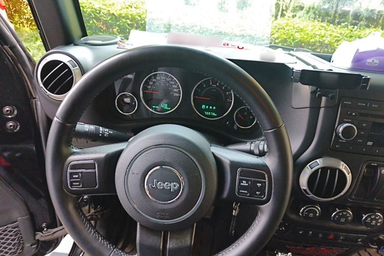 Used Jeep Wrangler 2017 3.6L Rubicon Two-Door Comfort Edition Steering Wheel