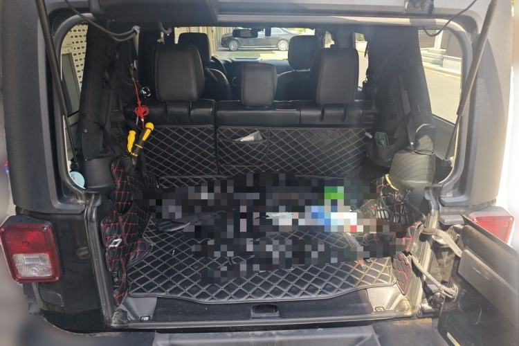 Used Jeep Wrangler 2017 3.6L Rubicon Four-Door Comfort Edition Trunk