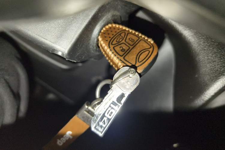 Used Jeep Wrangler 2017 3.0L Sahara Four-Door Comfort Edition Vehicle Key