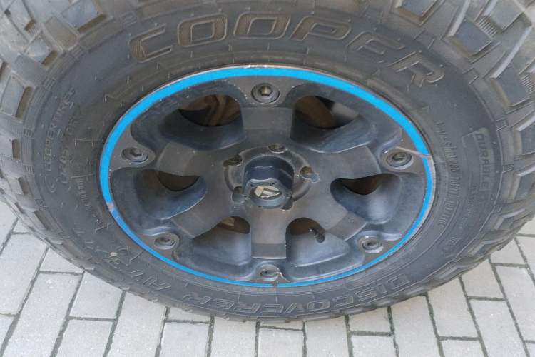 Used Jeep Wrangler 2017 3.6L Rubicon Two-Door Comfort Edition Right Front Wheel Hub