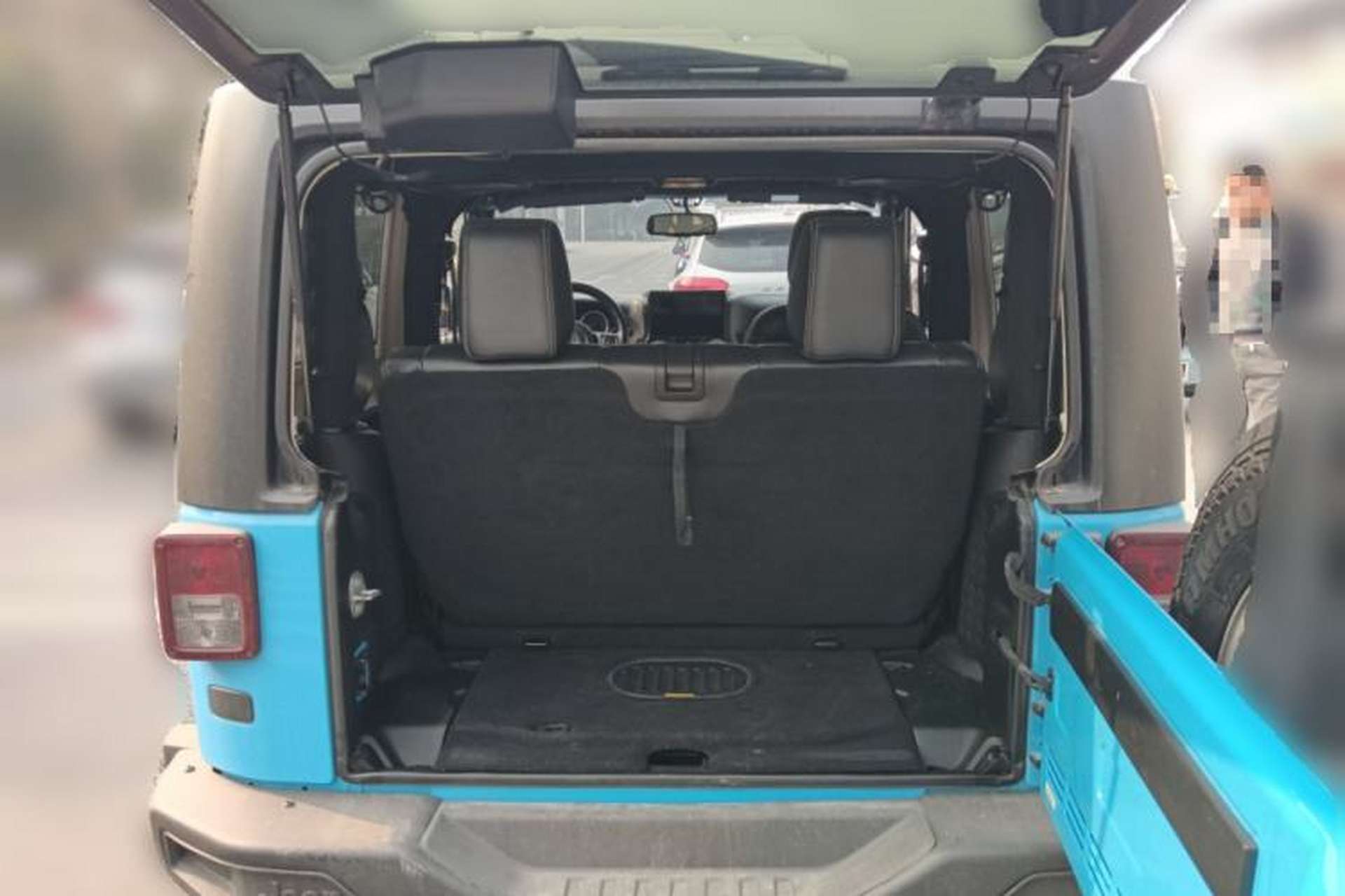 Used Jeep Wrangler 2017 3.6L Rubicon Two-Door Comfort Edition Trunk